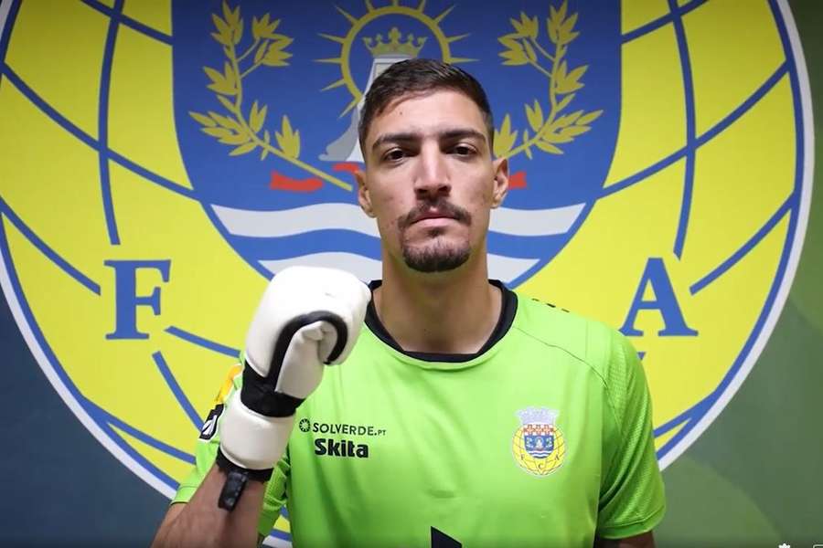 Thiago Rodrigues tinha rescindido com o Estoril-Praia em setembro