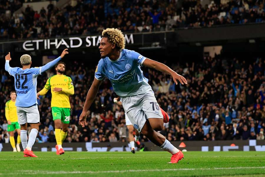 Floyd Samba, atacantul de 17 ani proaspăt promovat de Enzo Maresca la prima echipă, a contribuit cu o dublă în Man City - Norwich
