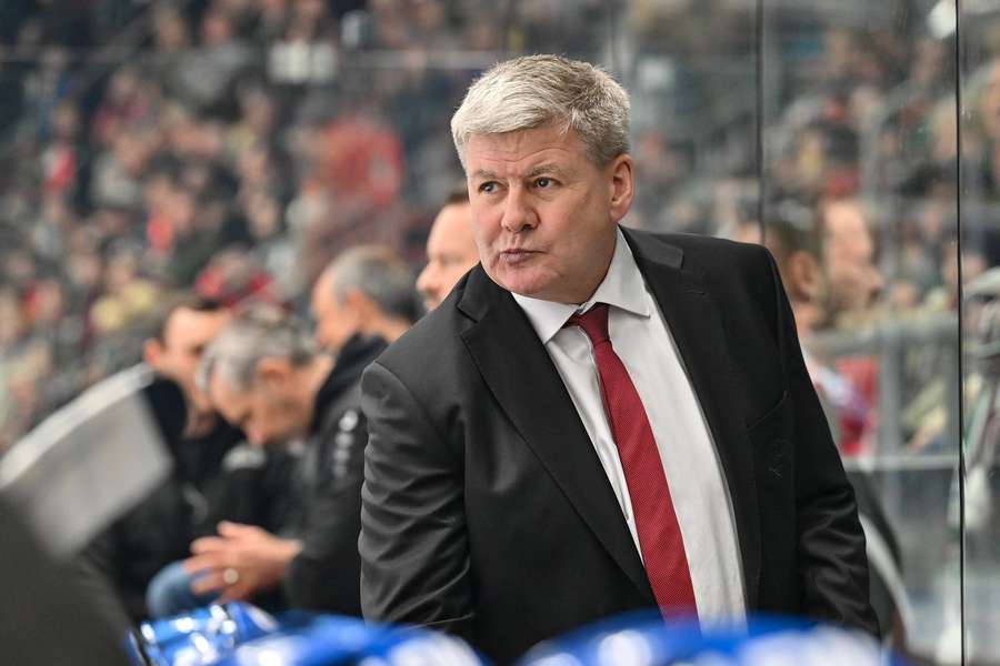 Bill Peters ist am Guillain-Barré-Syndrom erkrankt. Bill Peters ist am Guillain-Barré-Syndrom erkrankt.