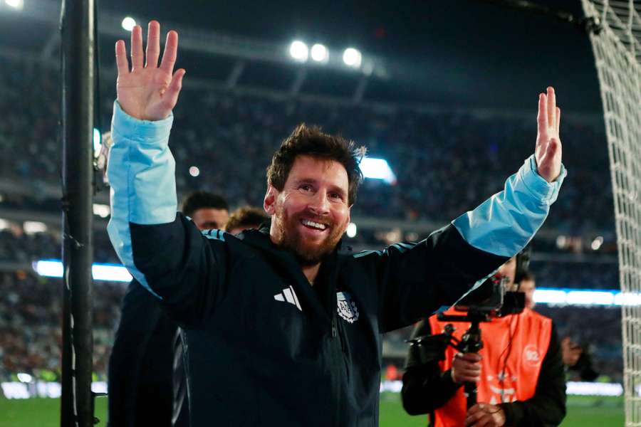 Messi dal zbohom reprezentácii. Messi dal zbohom reprezentácii.