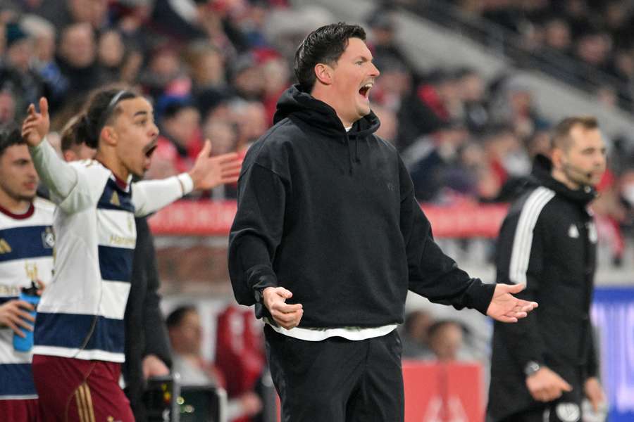 Ein Bild, das man hören kann: Lautstarker Ärger auf der HSV-Bank