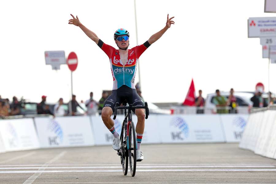 Van Eetvelt gewann die Schlussetappe der UAE Tour