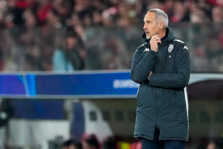 Opóźniona podróż AS Monaco do Brugii z powodu awarii klimatyzacji w samolocie
