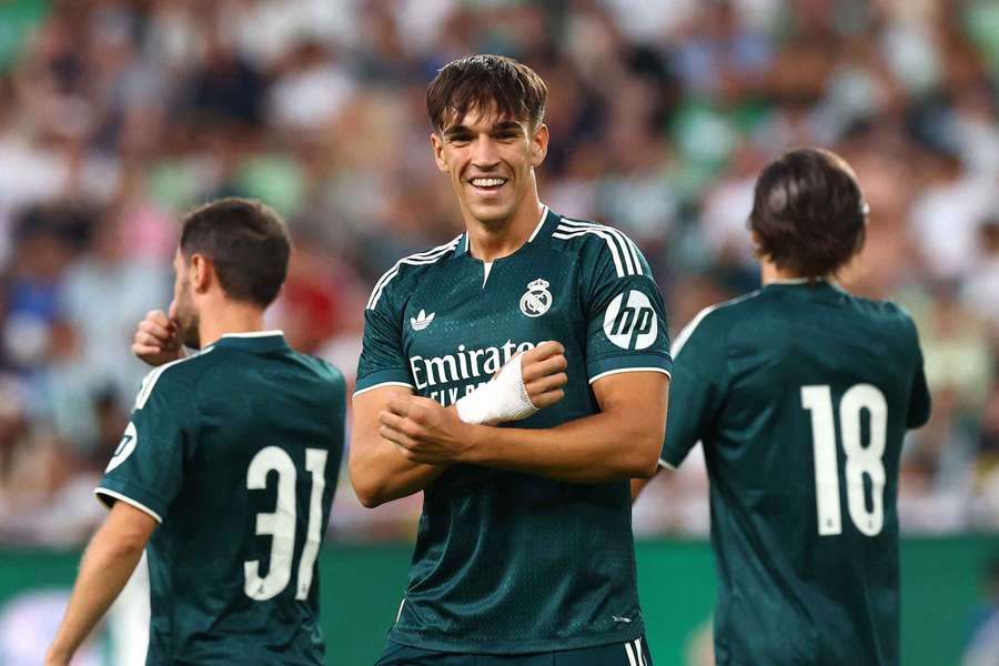 Espí celebra su gol