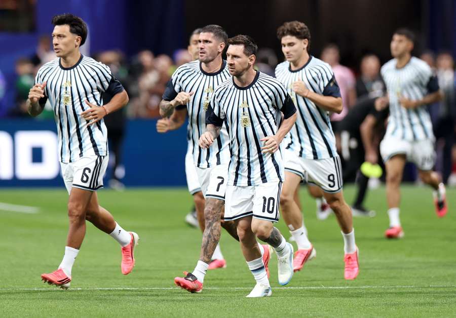 Die Argentinier um Messi beim Warmmachen