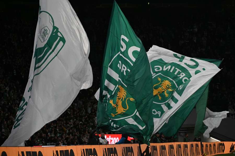 Adeptos do Sporting no apoio à equipa Adeptos do Sporting no apoio à equipa