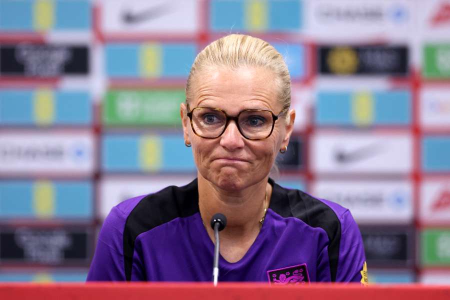 Sarina Wiegman atiende a la prensa.