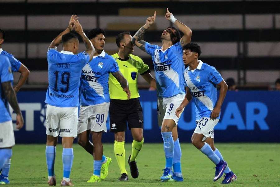 Sporting Cristal vence a Cerro Porteño