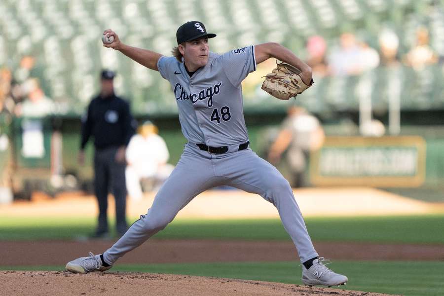 Chicago White Sox pitcher Jonathan Cannon pitches during the first inning against the Oakland Athletics