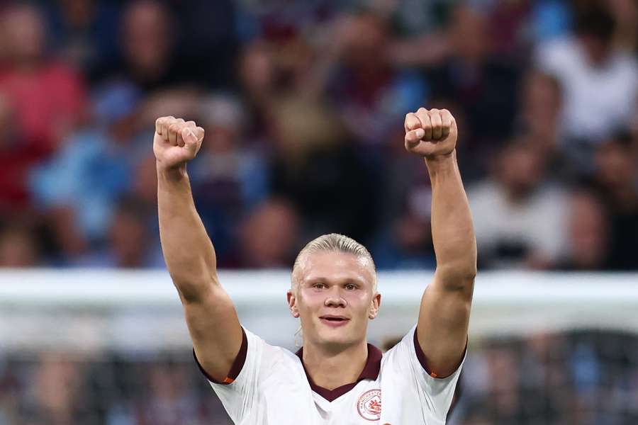 L'attaccante norvegese del Manchester City Erling Haaland festeggia dopo aver segnato il secondo gol