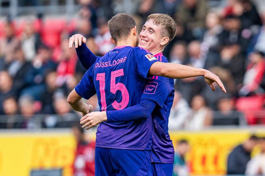 Fortuna Düsseldorf bleibt Spitzenreiter in der 2. Bundesliga.