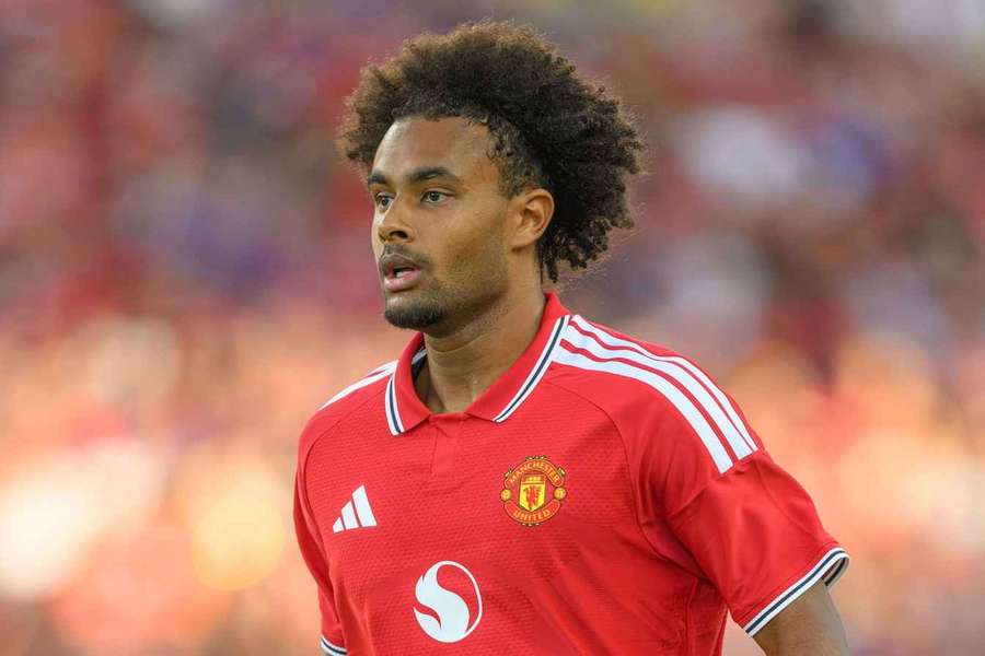 Man United REJECT late Everton bid for Joshua Zirkzee Man United REJECT late Everton bid for Joshua Zirkzee