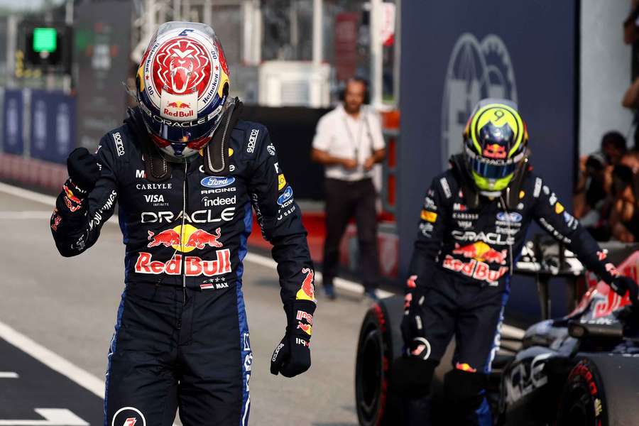Verstappen odštartuje z prvej pozície. Verstappen odštartuje z prvej pozície.