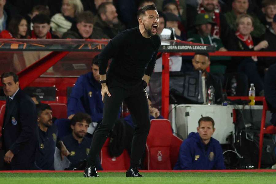 Francesco Farioli, treinador do FC Porto, no City Ground