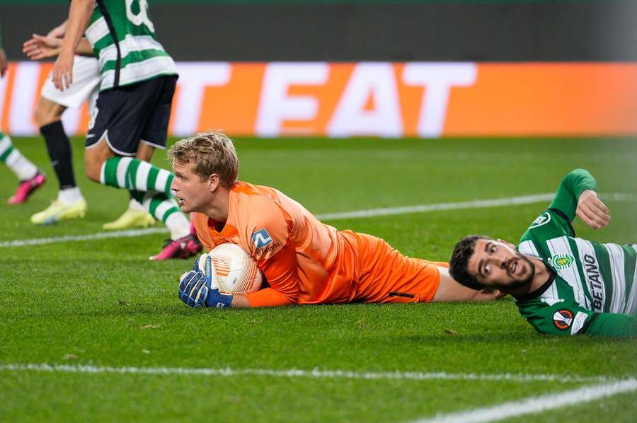 Jonas Lössl stod en fin kamp mod Sporting