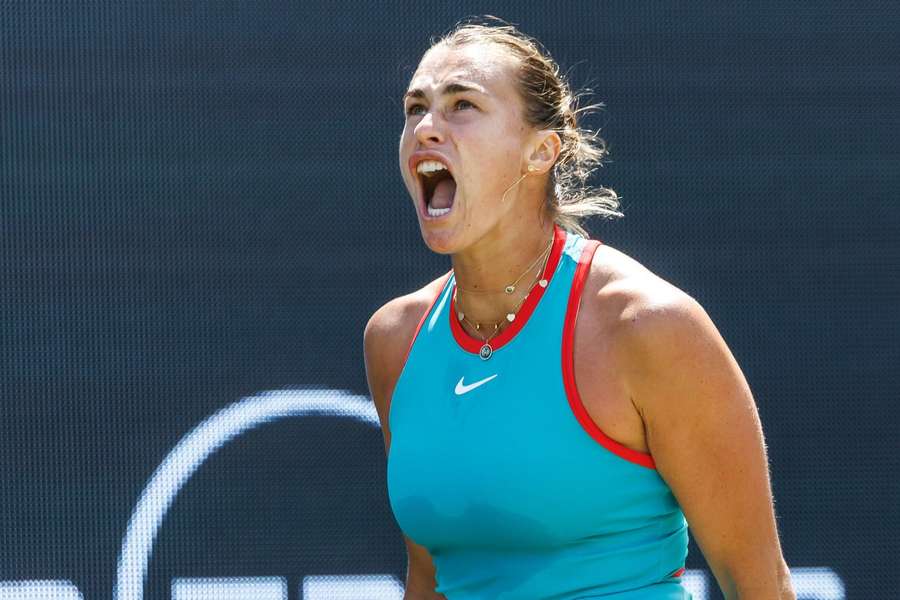 Aryna Sabalenková se štěstím prošla do semifinále.
