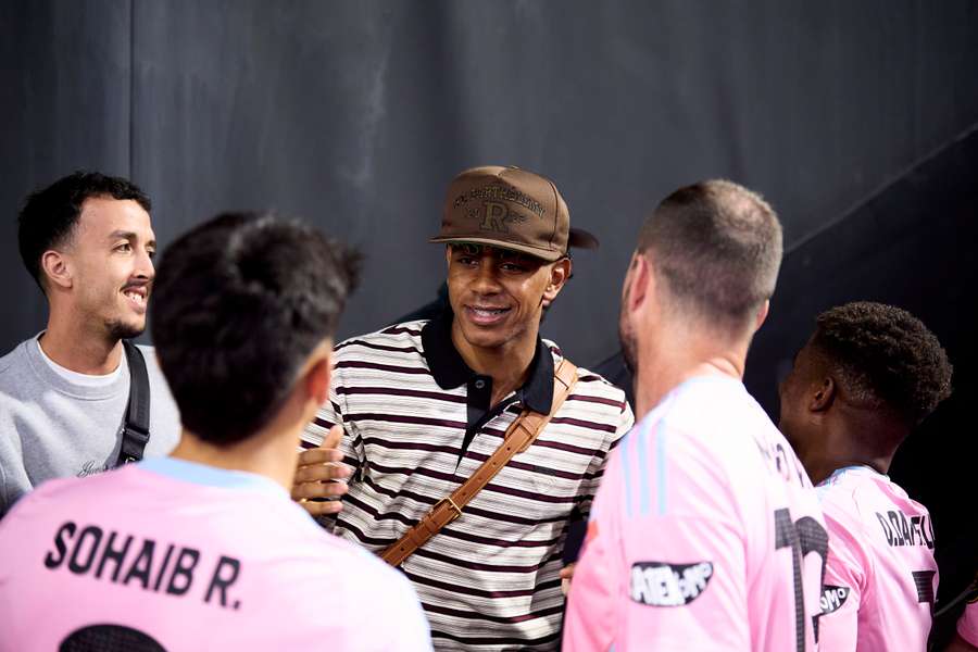 Lamine Yamal, insuflando ánimos a sus jugadores