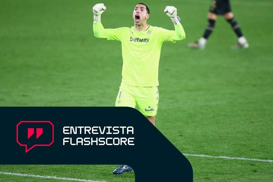 Joel Robles celebra la victoria del Betis ante el Alavés en LaLiga en 2021 Joel Robles celebra la victoria del Betis ante el Alavés en LaLiga en 2021