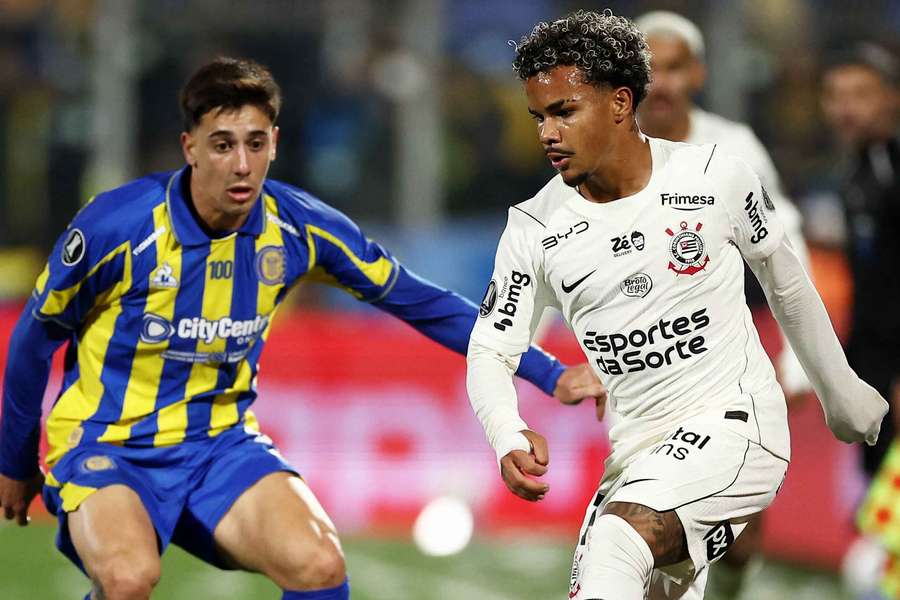 O Corinthians conseguiu um empate atuando na Argentina O Corinthians conseguiu um empate atuando na Argentina