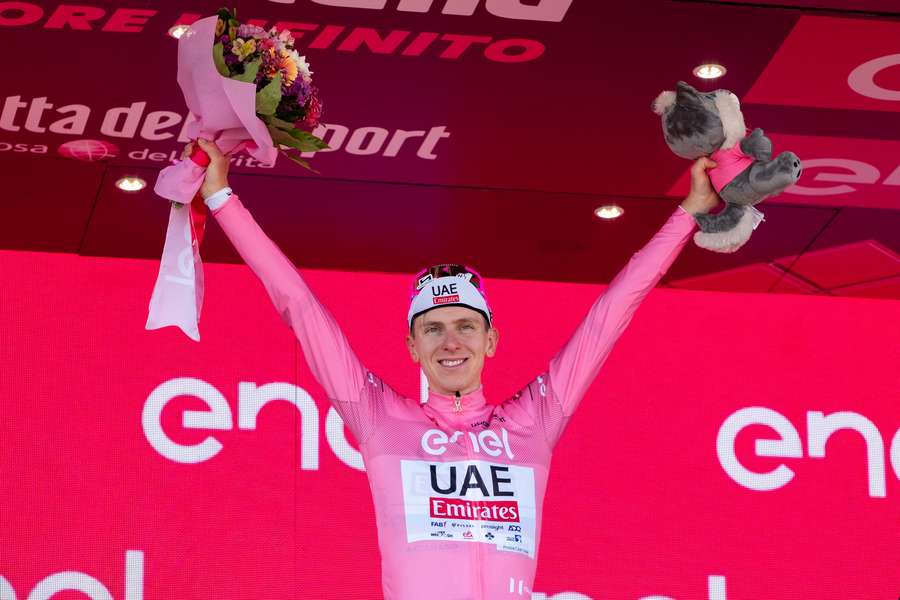 Tadej Pogacar pakte in de eerste koersweek drie ritzeges in de Giro d'Italia