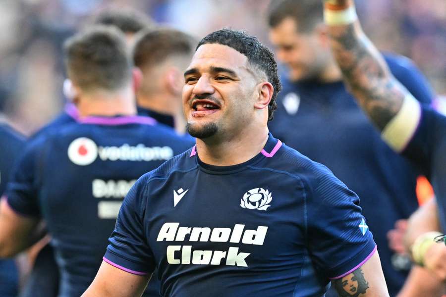Sione Tuipulotu après la victoire contre la France.