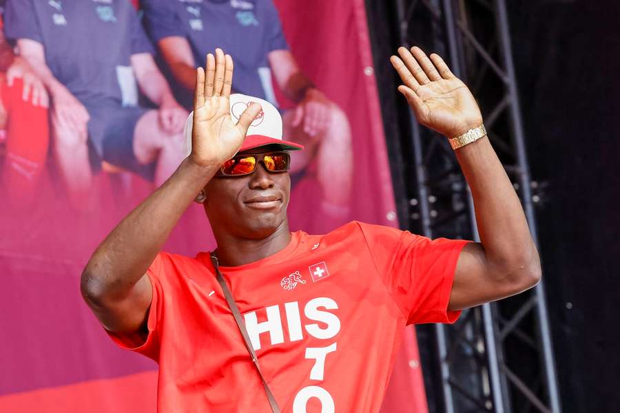 Breel Embolo beim Empfang der Schweizer in der Heimat. Breel Embolo beim Empfang der Schweizer in der Heimat.