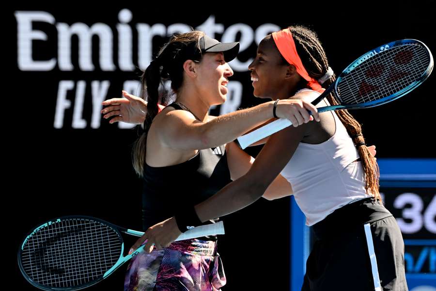 Jessica Pegula e Coco Gauff garantiram a passagem às meias-finais do Open da Austrália em pares