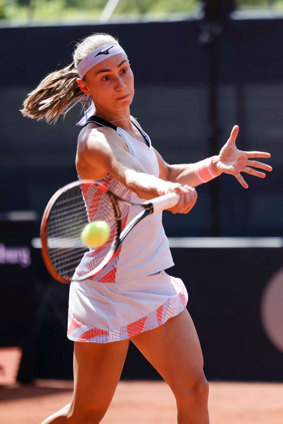 Kruničová na kurte.