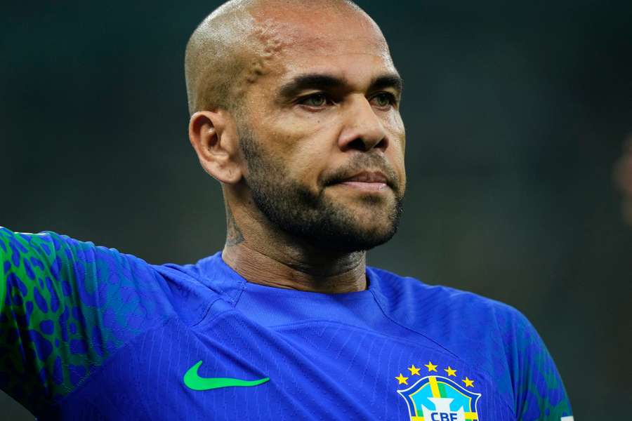 Fosta vedetă a fotbalului brazilian Dani Alves va fi judecat în februarie pentru că ar fi violat o femeie