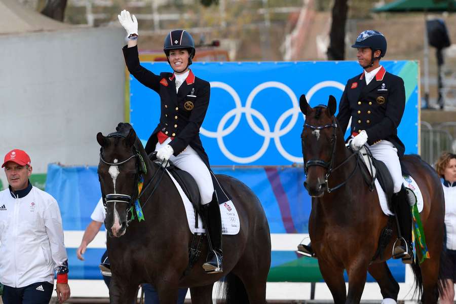 A estrela britânica de dressage Carl Hester disse que o vídeo de Charlotte Dujardin a chicotear um cavalo foi um grande choque