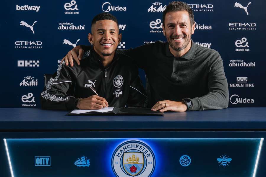Savinho prodloužil v Manchesteru City. Savinho prodloužil v Manchesteru City.