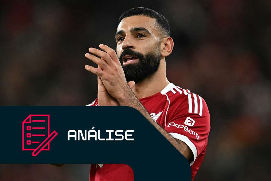 Mohamed Salah aplaude os adeptos após a vitória do Liverpool Mohamed Salah aplaude os adeptos após a vitória do Liverpool