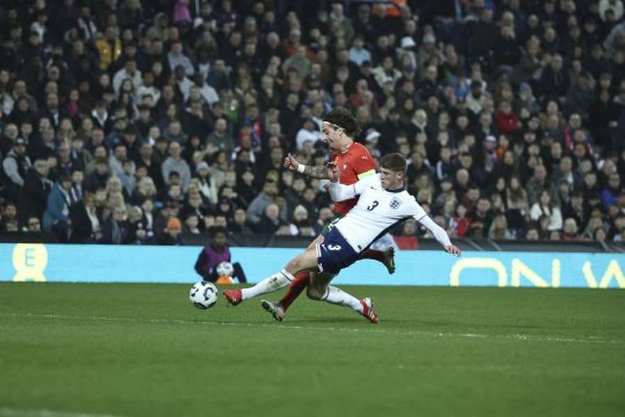 Fábio Silva em ação em Inglaterra