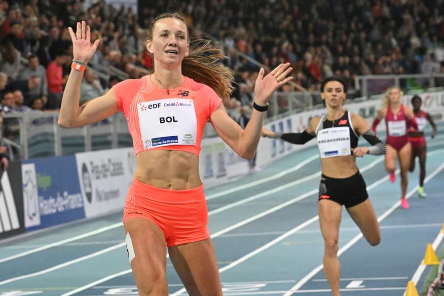 Neerlandesa Femke Bol bate récord del mundo 400 m bajo techo que databa de 1982