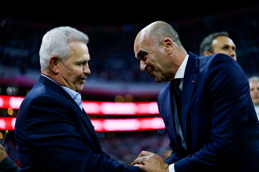 Javier Aguirre cumprimenta Roberto Martínez