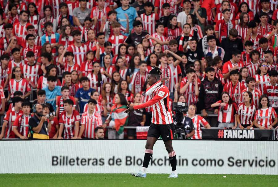 Nico Williams, frustrado durante el duelo ante el Atlético de Madrid