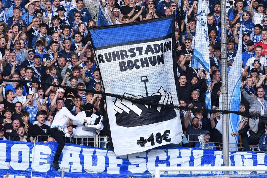 Bochumer Fans auf der Osttribüne Bochumer Fans auf der Osttribüne