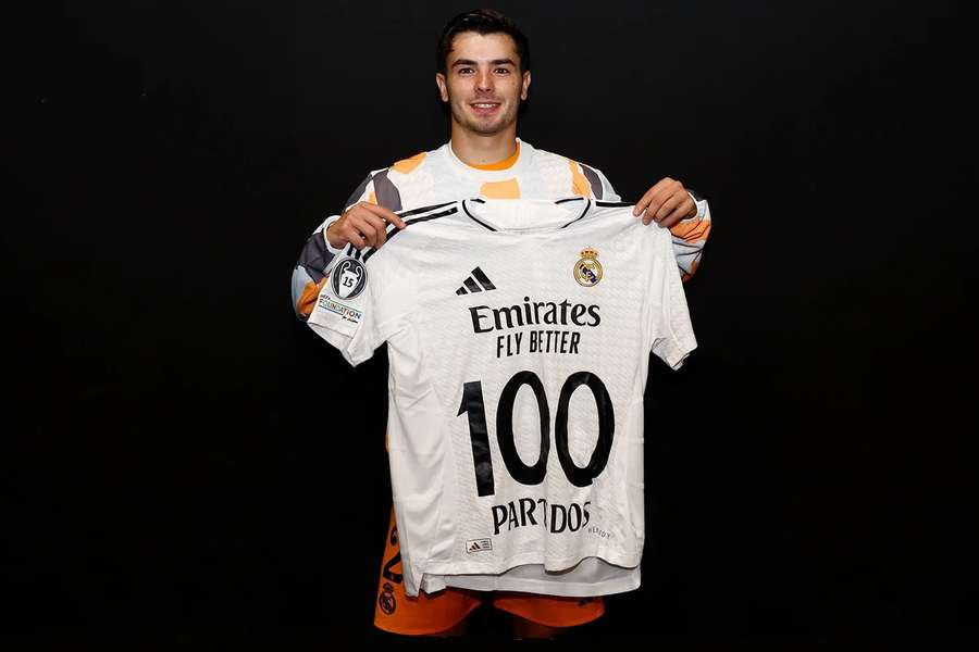 Brahim, con su camiseta conmemorativa