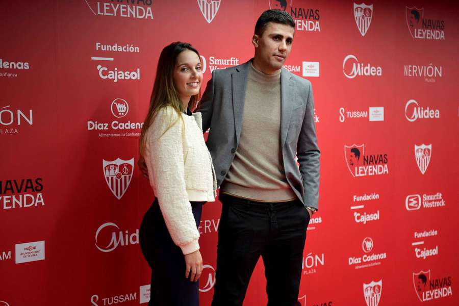 Rodri et sa compagne à Séville le 30 décembre.