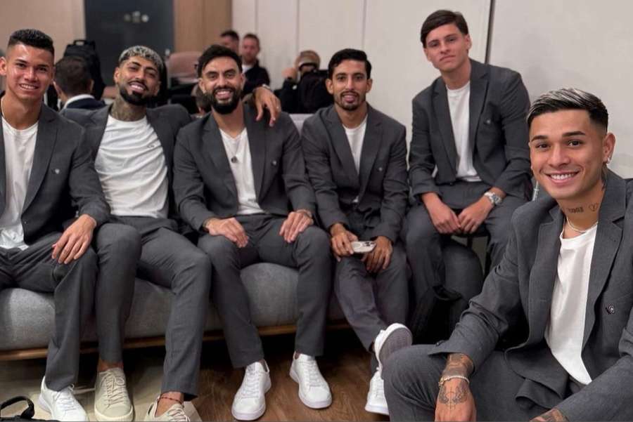 Jogadores do Botafogo no embarque para Copa do Mundo de Clubes