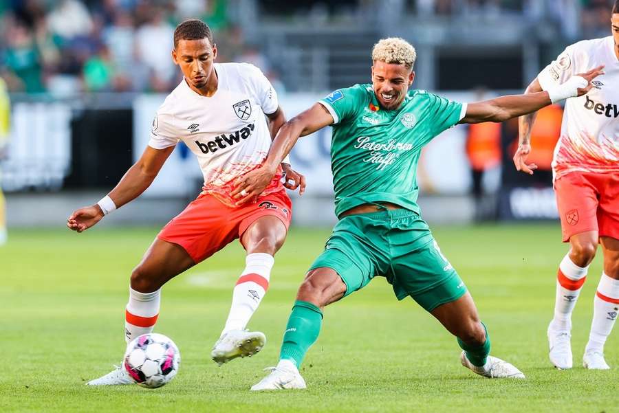 Justin Lonwijk in actie voor het Deense Viborg FF