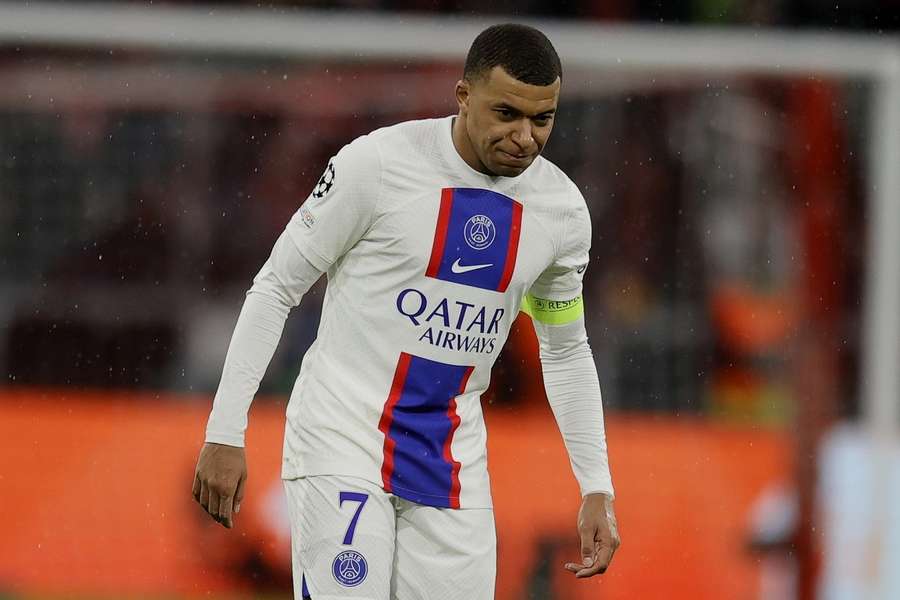 Kylian Mbappé redt Paris Saint-Germain in blessuretijd tegen Stade Brest