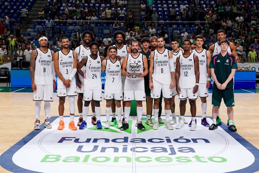 El Madrid celebra la victoria en el Trofeo Costa del Sol
