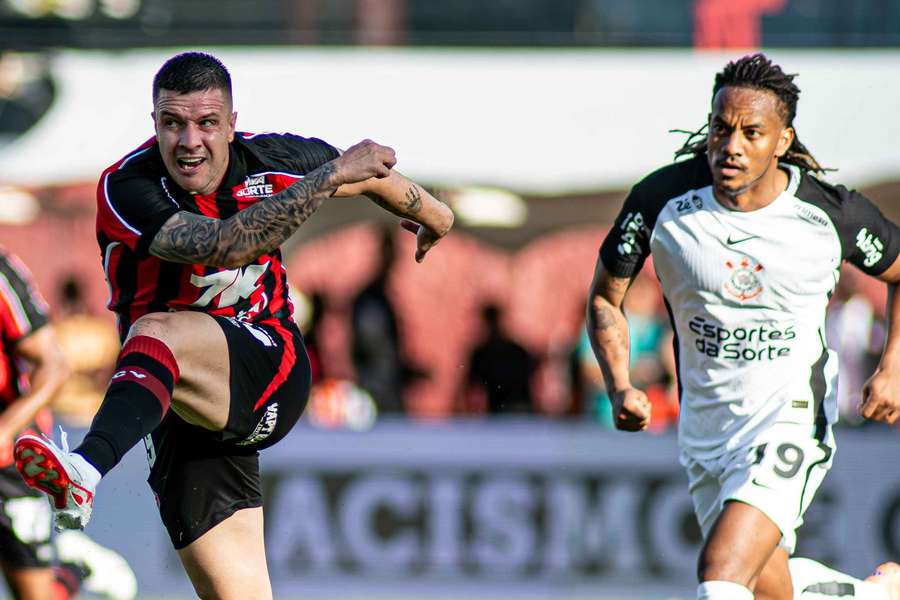 Corinthians venceu Vitória por 1 a 0 no último encontro, no Barradão
