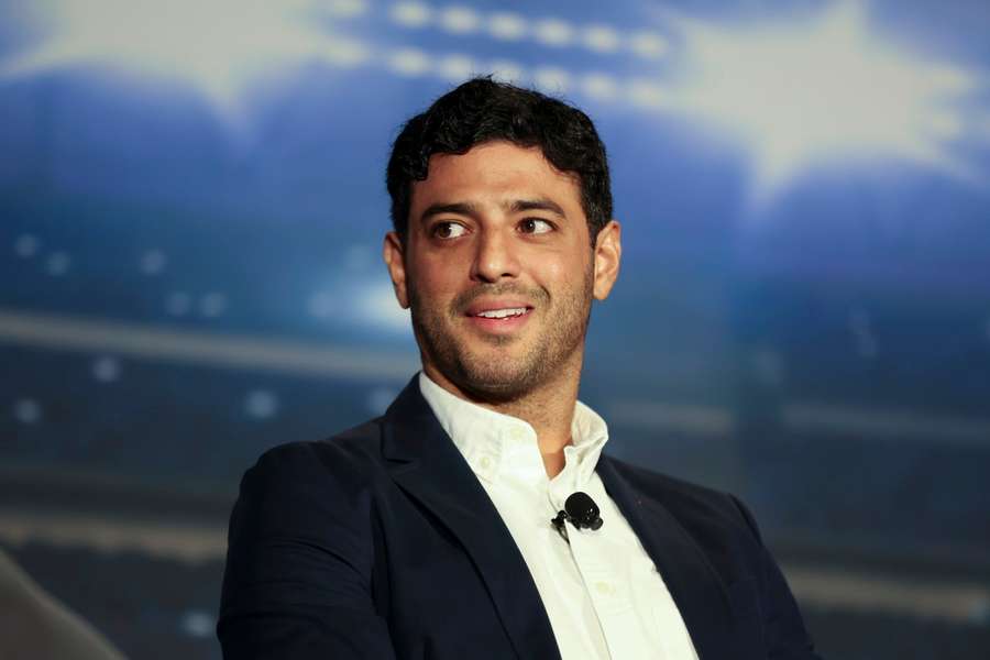 Carlos Vela: Former Arsenal star announces retirement