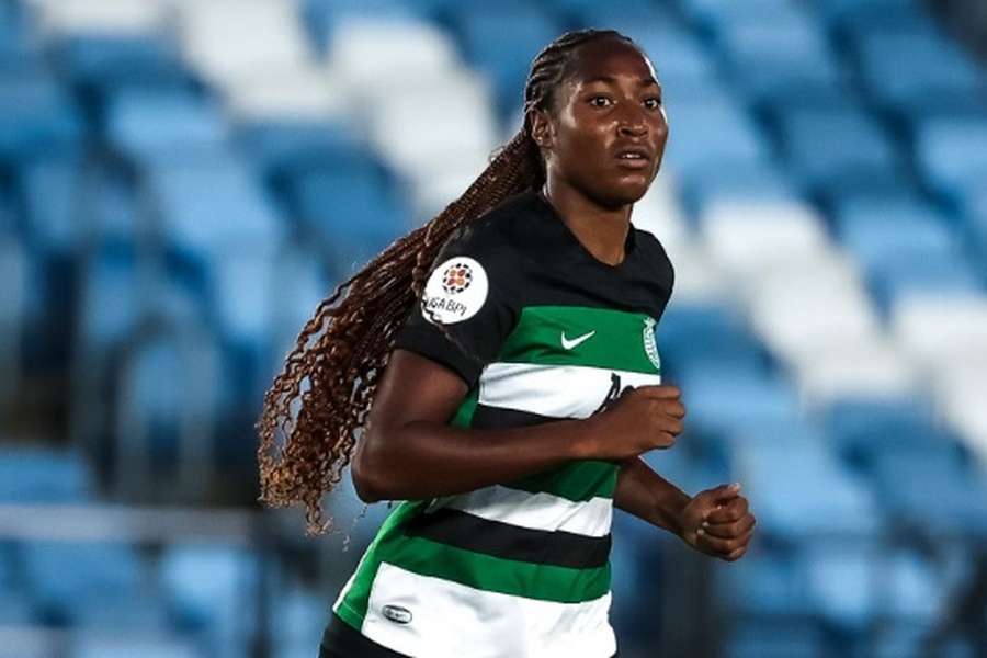 Brittany Raphino titular na frente de ataque do Sporting