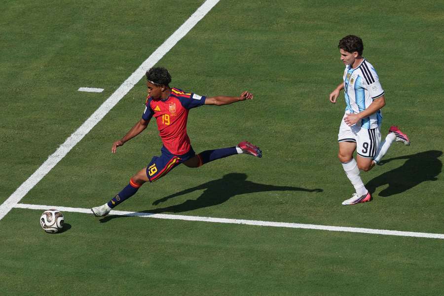 Lamine Yamal y Julián Álvarez quieren vestir la misma camiseta la próxima temporada... en el Barça