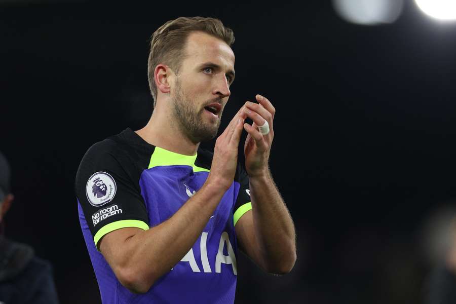 Kane ignorou doença para igualar recorde de golos do Tottenham