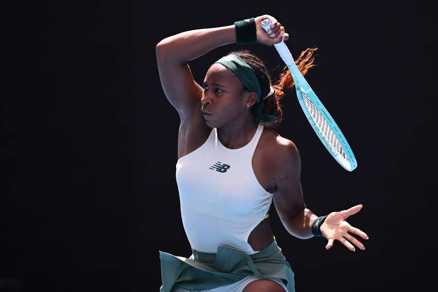 Coco Gauff straciła pierwszego seta w tym sezonie, ale pozostaje niepokonana i walczy o AO