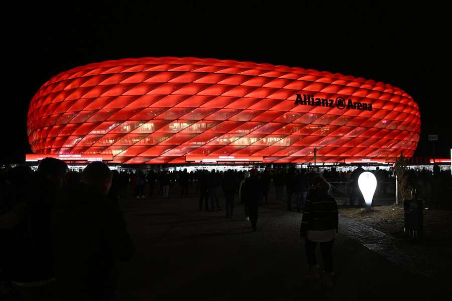 Die Allianz Arena erstrahlte vor der Partie im schönen Rot.